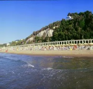بيت للعطل Villaggio Costa Ripa